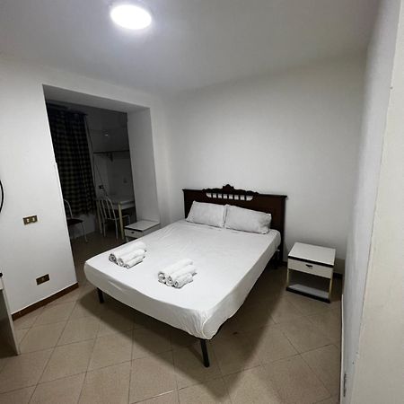 1 Room Apartment Near By Central Train Station ปาแลร์โม ภายนอก รูปภาพ